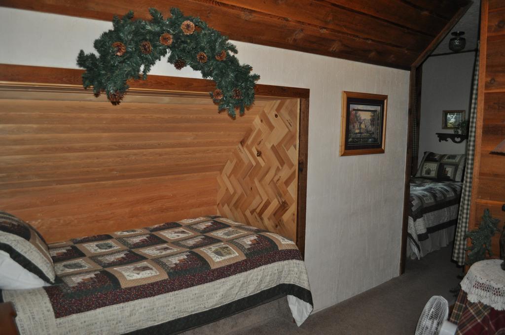 Rocky Ridge Country Lodge Mountain View Room photo
